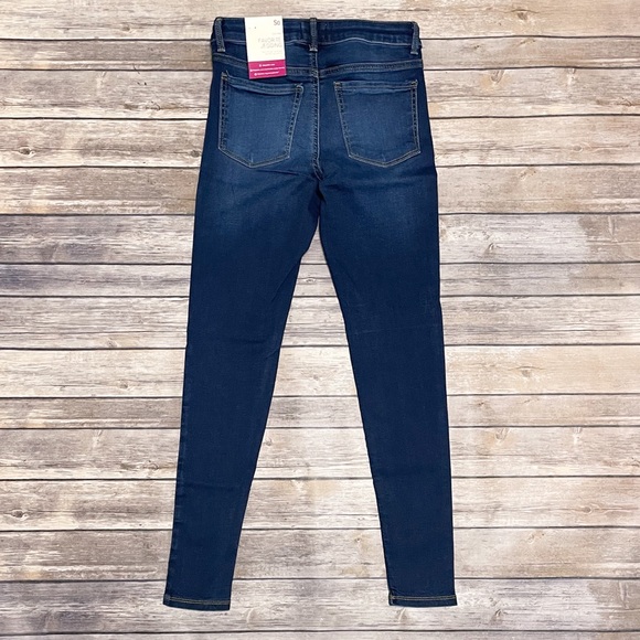 SO Dark Wash Skinny Jeggings Silver Star Accents Stretch Girls 14 NWT Mid Rise - Picture 6 of 11